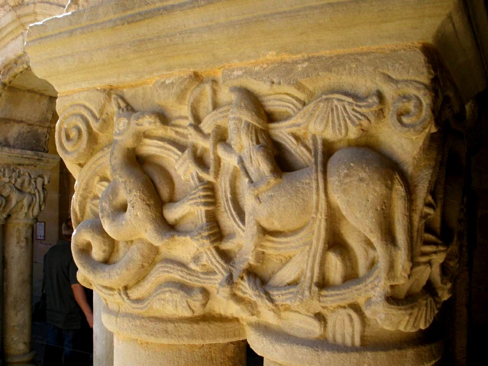 Santillana del Mar - Colegiata de Santa Juliana, claustro, capiteles 11