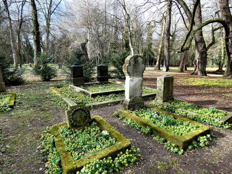Schlosspark Ostrau VeltheimFriedhof1