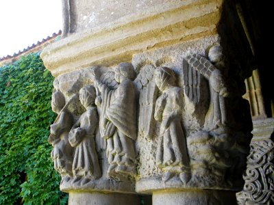 Santillana del Mar - Colegiata de Santa Juliana, claustro, capiteles 17