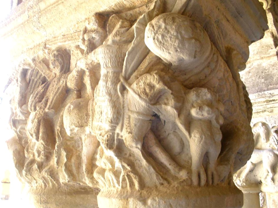 Santillana del Mar - Colegiata de Santa Juliana, claustro, capiteles 01
