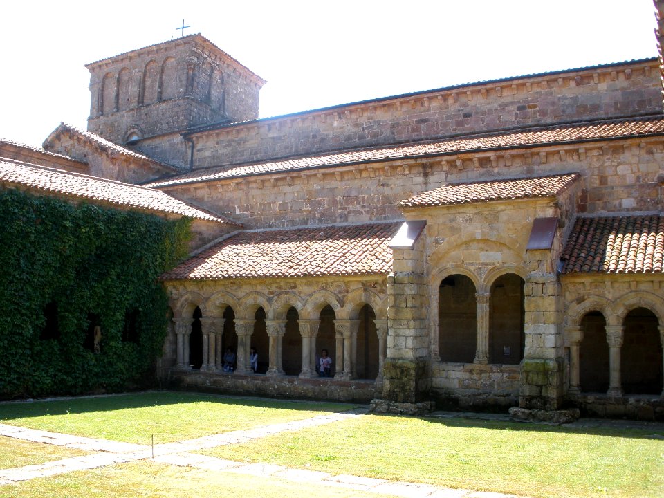 Santillana del Mar - Colegiata de Santa Juliana, claustro 12