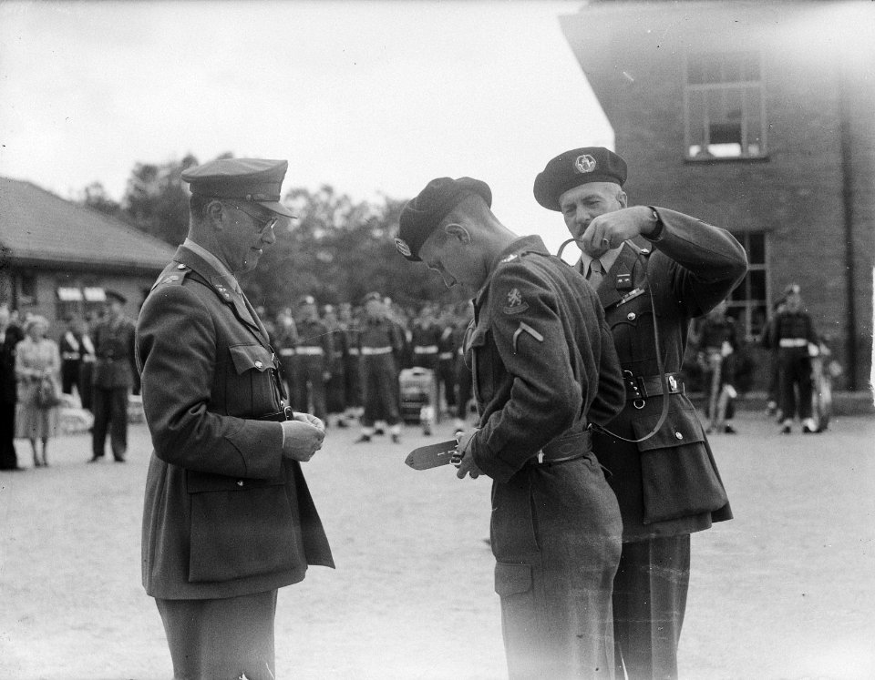 School Reserve Officieren der Infanterie te Ermelo Parade einde van de cursus, Bestanddeelnr 904-0382