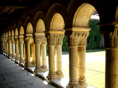 Santillana del Mar - Colegiata de Santa Juliana, claustro 05