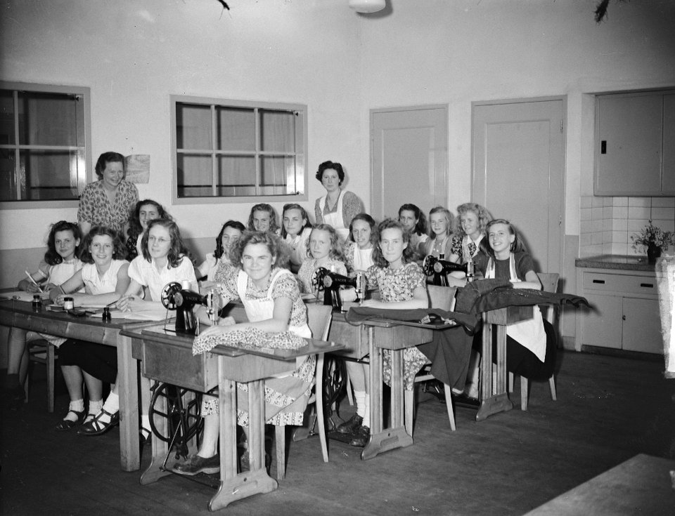 School Nijverheidsschool voor Meisjes , Emmastraat 22 Gorinchem, Bestanddeelnr 903-4232
