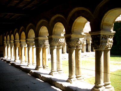 Santillana del Mar - Colegiata de Santa Juliana, claustro 07