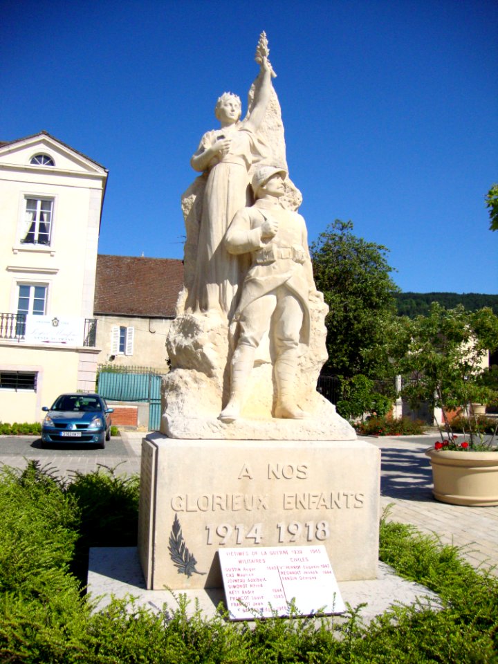 Santenay (Côte-d'Or, Fr) monument aux morts