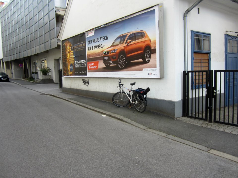 Schmaler-Gehsteig-Kronesgasse