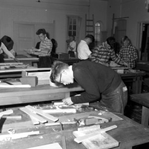 Scholen, leerlingen, handenarbeidlokaal, lagere landbouwschool, Bestanddeelnr 165-0202