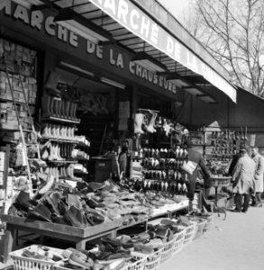 Schoenenkraam op de vlooienmarkt, Bestanddeelnr 254-0563