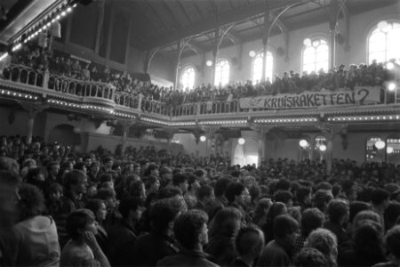 Scholieren, staking en demonstratie tegen plaatsing kruisraketten (Amsterdam) s, Bestanddeelnr 932-9315