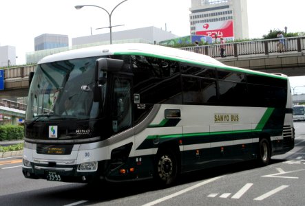 Sanyo Bus 7236S at Sannomiya Station