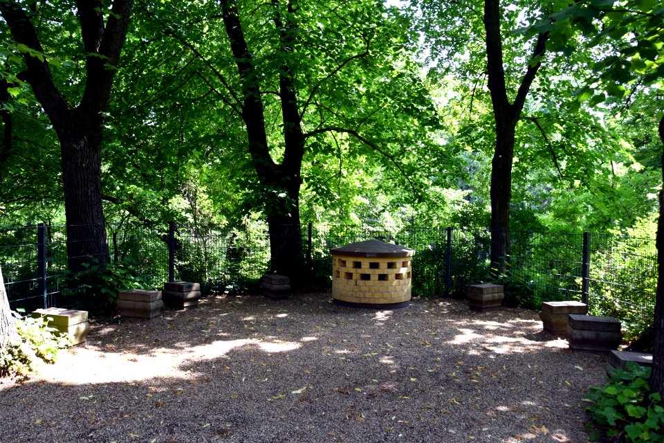 Schlosspark Biesdorf Staffage Plattform