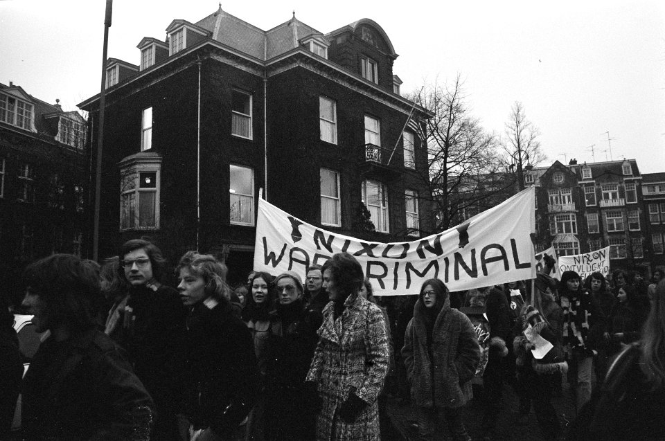 Scholieren staken in Amsterdam om te protesteren tegen oorlog in Vietnam, Bestanddeelnr 926-1651
