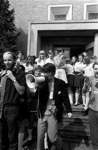 Scholieren middelbare scholen Eindhoven demonstreren tegen in gebruik nemen hei , Bestanddeelnr 922-7761