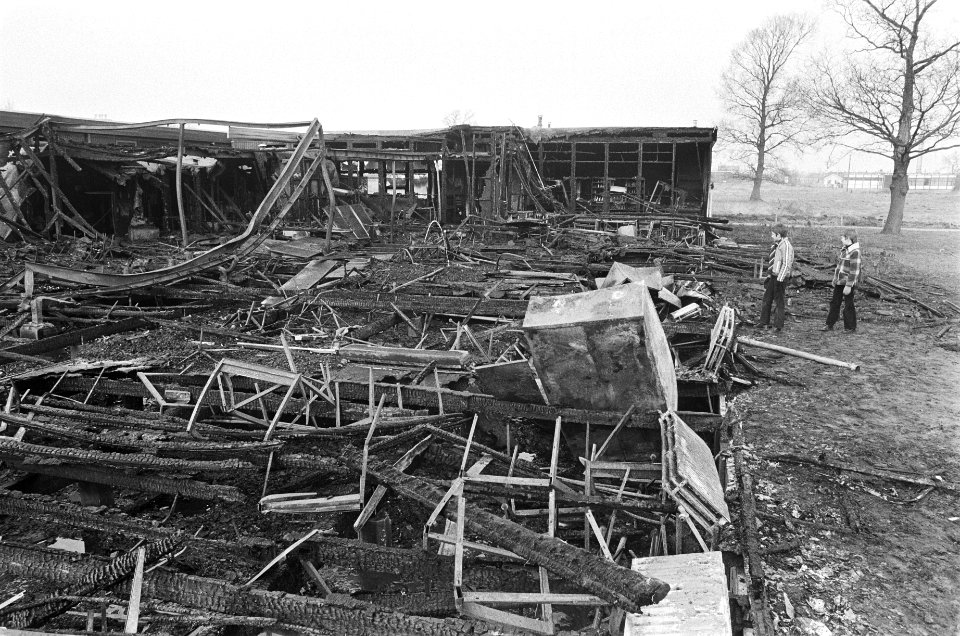 Scholengemeenschap in Apeldoorn afgebrand de afgebrande school, Bestanddeelnr 929-5221