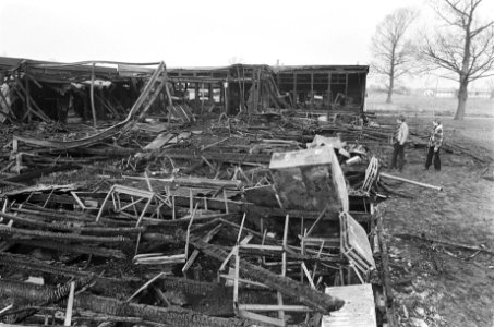 Scholengemeenschap in Apeldoorn afgebrand de afgebrande school, Bestanddeelnr 929-5221
