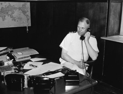 Schout-bij-Nacht C.J. baron van Asbeck, marinecommandant van Curaçao, Bestanddeelnr 935-0744