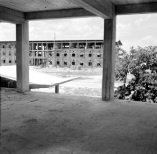 Schoolgebouw in aanbouw bij Paramaribo, Bestanddeelnr 252-2232