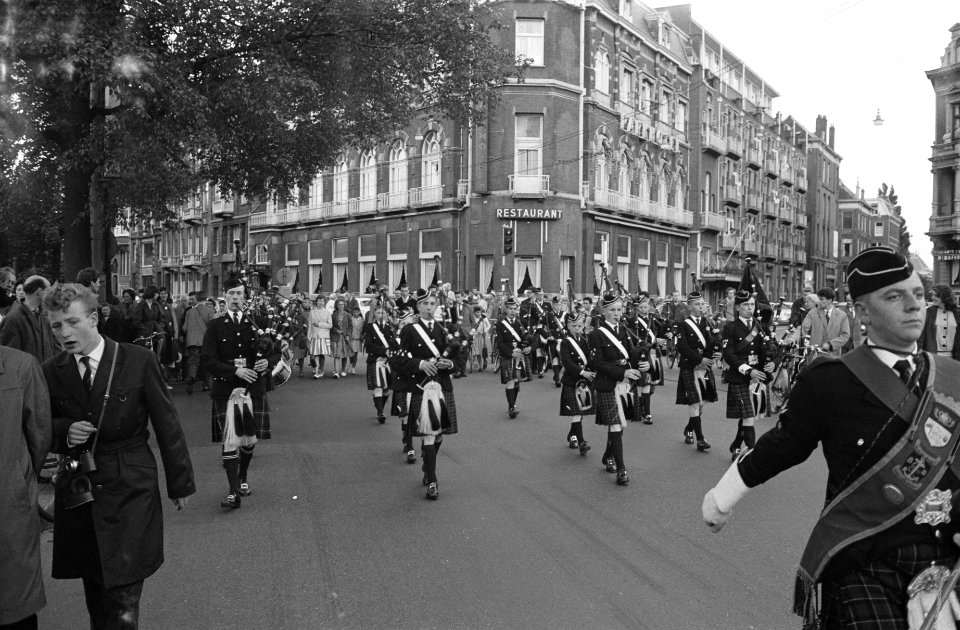 Schotse band in Amsterdam, Bestanddeelnr 912-7886