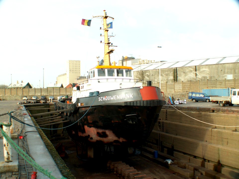 Schouwenbank (tugboat, 1972) in the drydocks at Antwerp, Belgium 12-Dec-2005 - 2