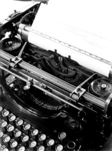 Schrijfmachine in de werkkamer van de administratie in het gebouw op Keizersgrac, Bestanddeelnr 189-1309
