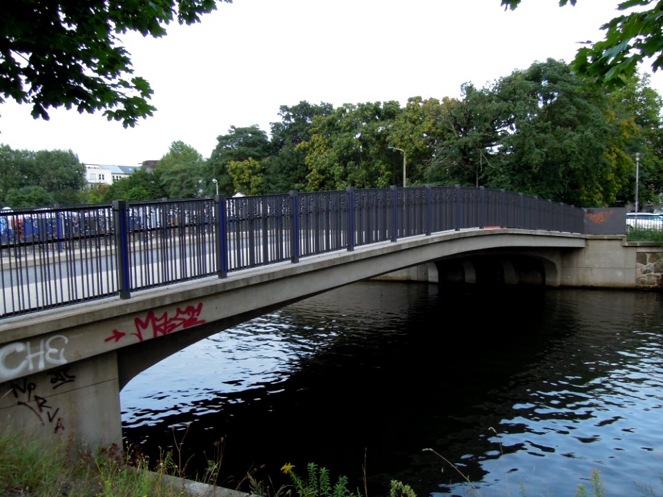Schreberbrücke über den Elstermühlgraben in Leipzig im August 2017
