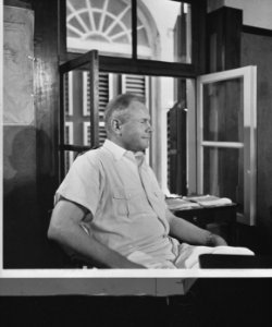 Schout-bij-Nacht C.J. baron van Asbeck, marinecommandant van Curaçao, Bestanddeelnr 935-0745