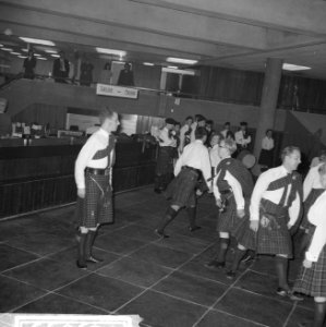 Schotse dans, uitgevoerd ter gelegenheid van de plechtigheid, Bestanddeelnr 918-3693