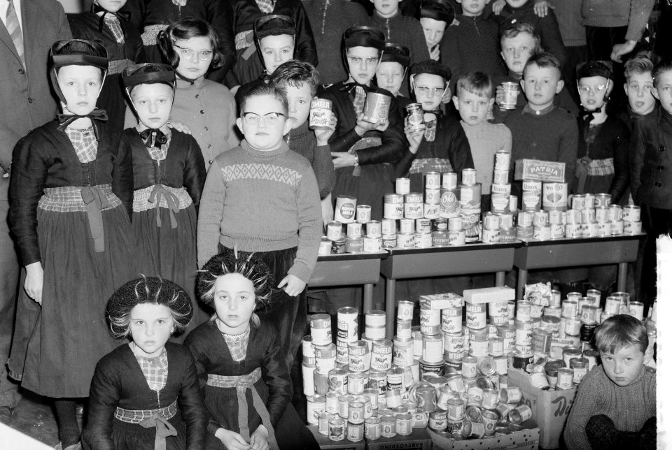 School te Staphorst heeft levensmiddelen ingezameld voor Congo, Bestanddeelnr 912-0698