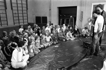 School in het verenigingsgebouw in Edam leerlingen op de eerste schooldag, Bestanddeelnr 932-6794
