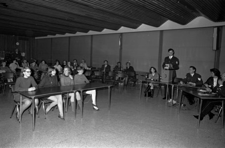 Schoolverkeerscompetitie in recreatiezaal van de spaarbank voor de Stad Amsterda, Bestanddeelnr 920-8575