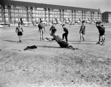 Schoolvoetbal, de jongens oefenen al, Bestanddeelnr 907-6643
