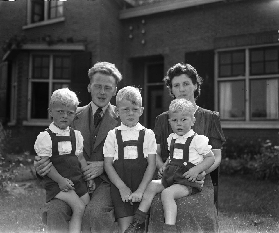 School Hooglanderveen (bij Amersfoort). St. Josephschool Hoofd van school met ge, Bestanddeelnr 902-8780