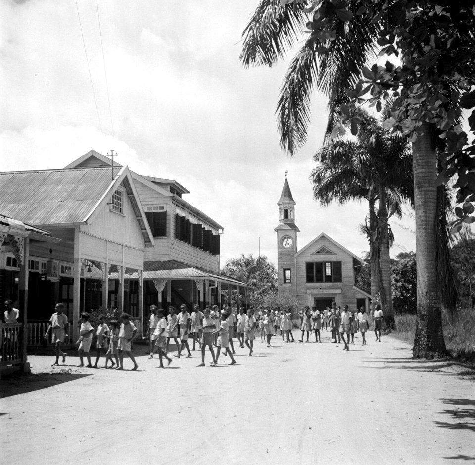 Schoolkinderen in Suriname (Leprozerie Bethesda), Bestanddeelnr 252-6245