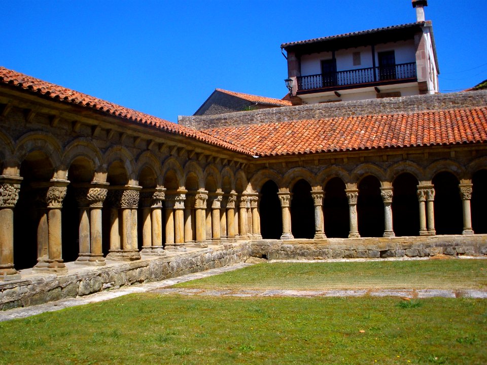 Santillana del Mar - Colegiata de Santa Juliana, claustro 19