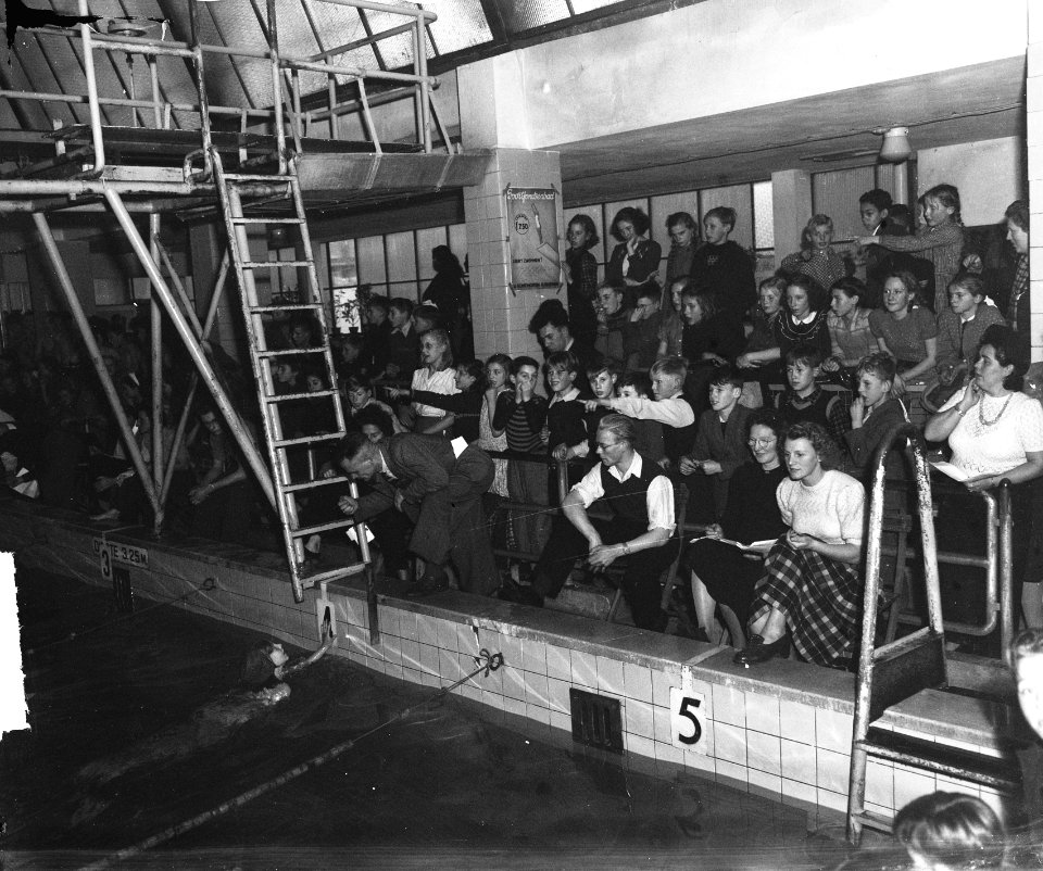 Schoolzwemfeest in Sportfondsenbad West, Bestanddeelnr 903-1378