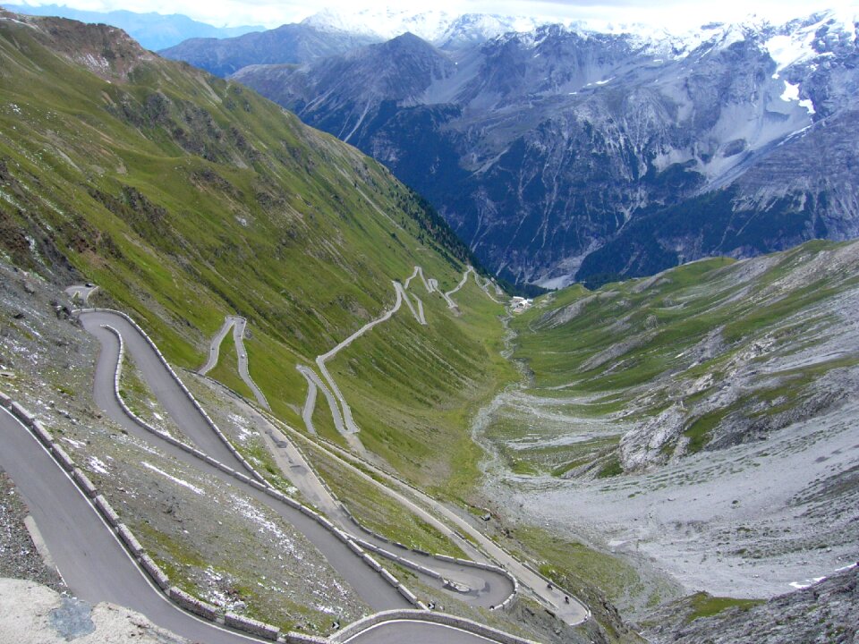 Stelvio mountain bends