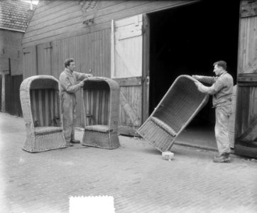 Schoonmaken badstoelen Zandvoort, Bestanddeelnr 905-5084
