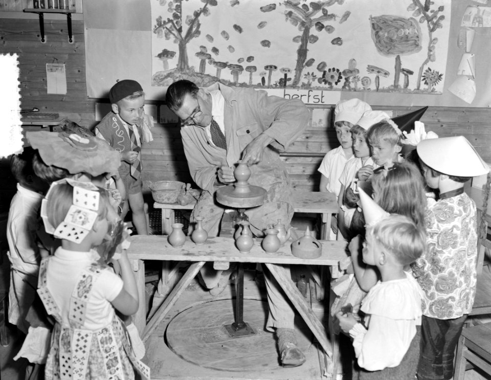 Schoolfotos De Kiekneuzen , Uiterwaardenstraat 60, Bestanddeelnr 907-2083