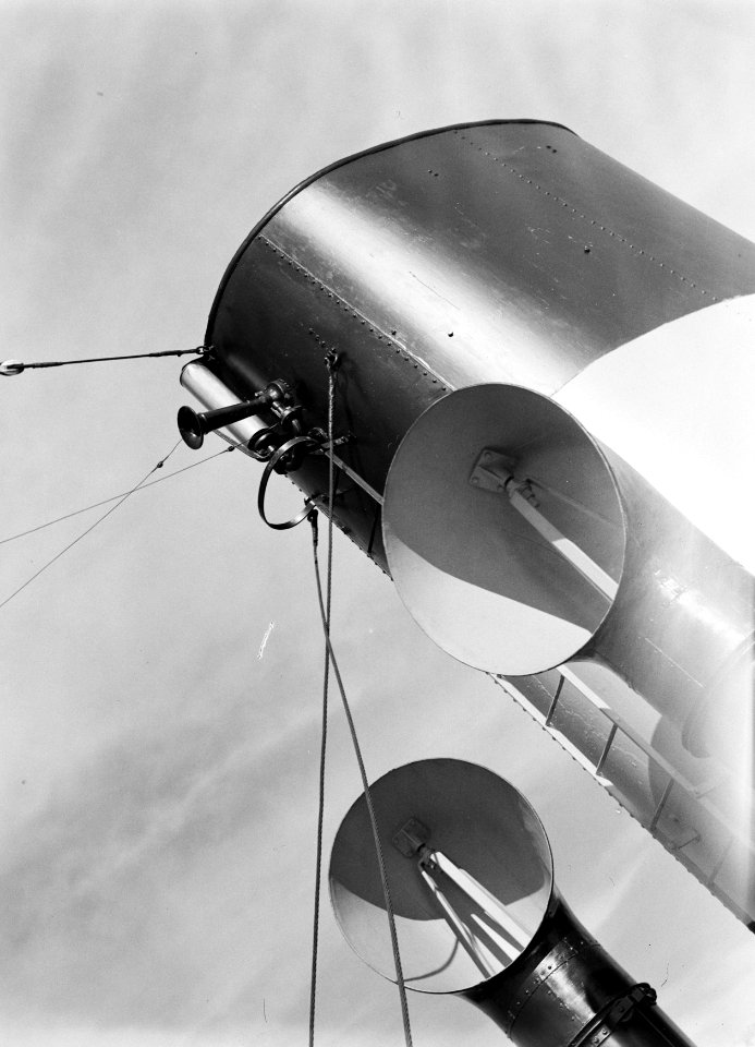 Schoorsteen en twee luchtkokers van het schip Dronning Alexandrine, Bestanddeelnr 190-0430