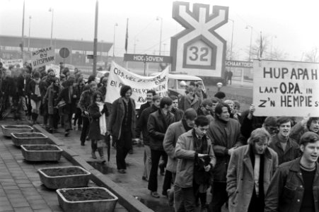 Scholieren in Amsterdam-Noord collecteren voor Biafra, Bestanddeelnr 923-1595