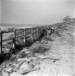 Scheveningen, overzicht van de strand en boulevardversperringen Atlantikwall, Bestanddeelnr 900-6893