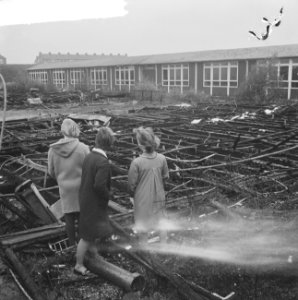 School aan de Jan Tooropstraat geheel afgebrand, Bestanddeelnr 915-5786