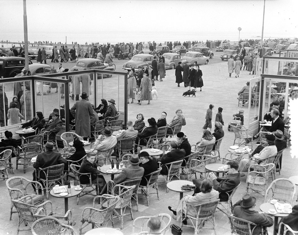 Scheveningen voorjaar op terras, Bestanddeelnr 905-0118