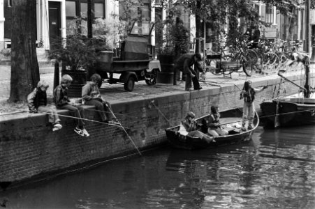 Schoolvakanties viswedstrijd voor de jeugd aan Recht Boomsloot (ook Rechtboomsl, Bestanddeelnr 930-9090