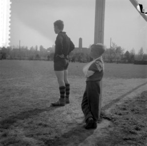 Schoolvoetbal in Amsterdam, Bestanddeelnr 908-5211