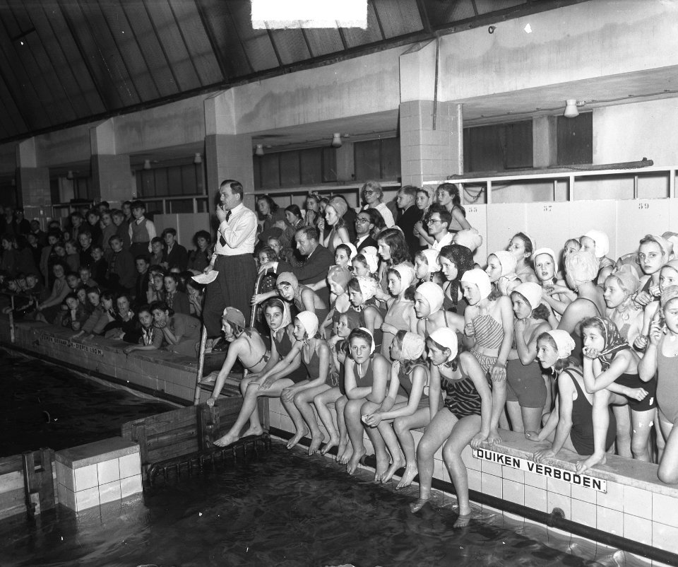 Schoolzwemfeest in Sportfondsenbad West, Bestanddeelnr 903-1376