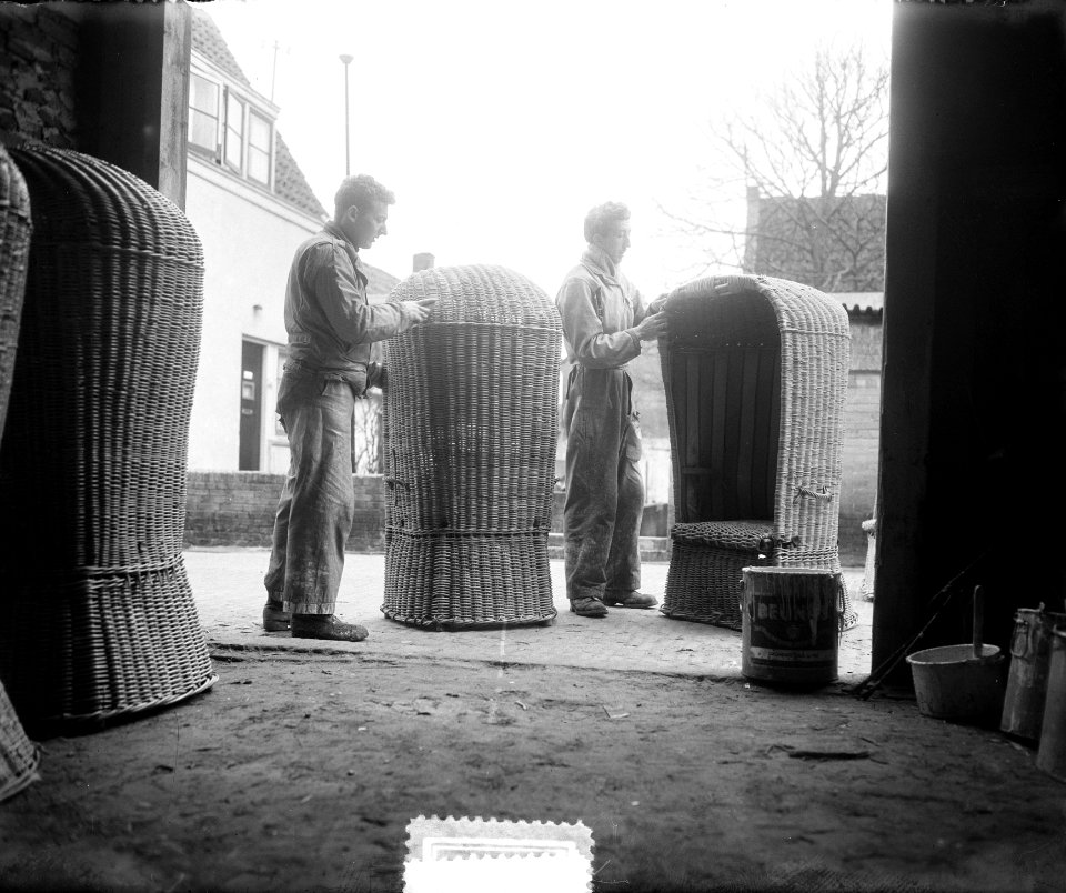 Schoonmaken badstoelen Zandvoort, Bestanddeelnr 905-5085