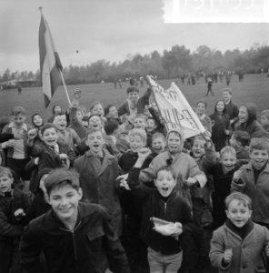 Schoolvoetbal St Bernardusschool tegen W Barendsschool 6-1 Frans van der Mee, Bestanddeelnr 915-1633