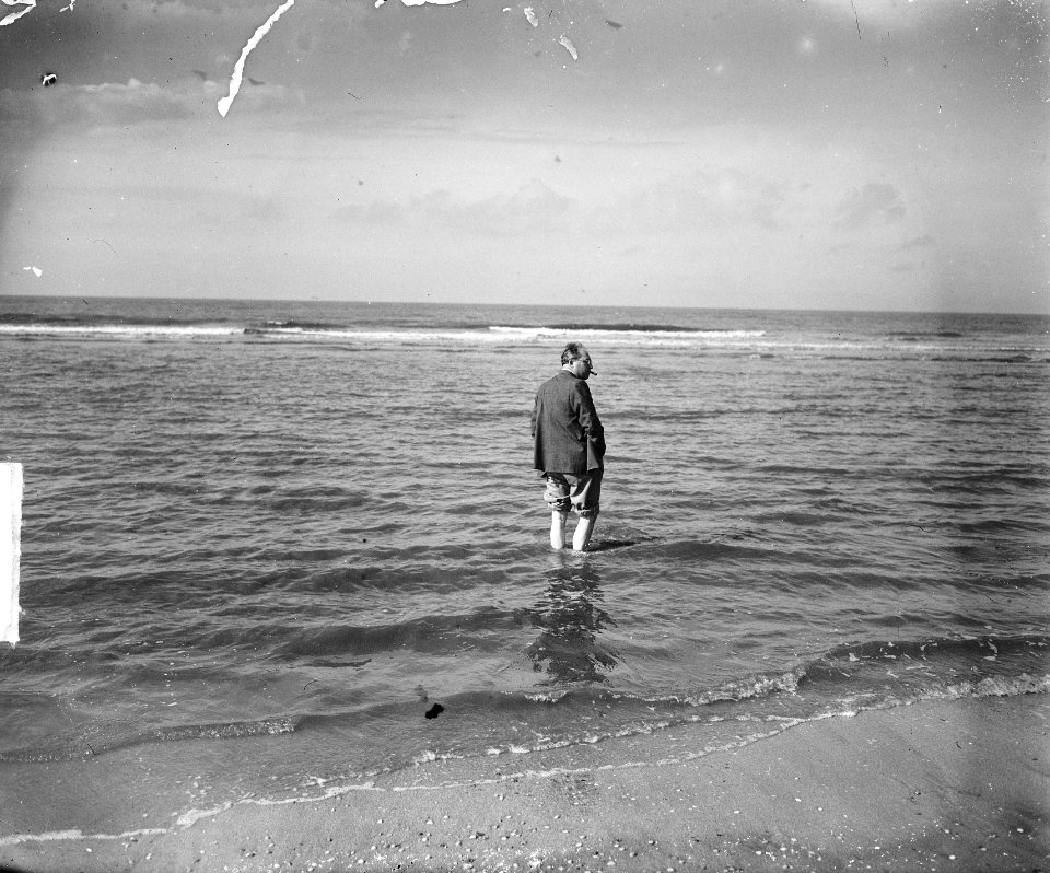 Scheveningen alleen in zee, Bestanddeelnr 903-6249